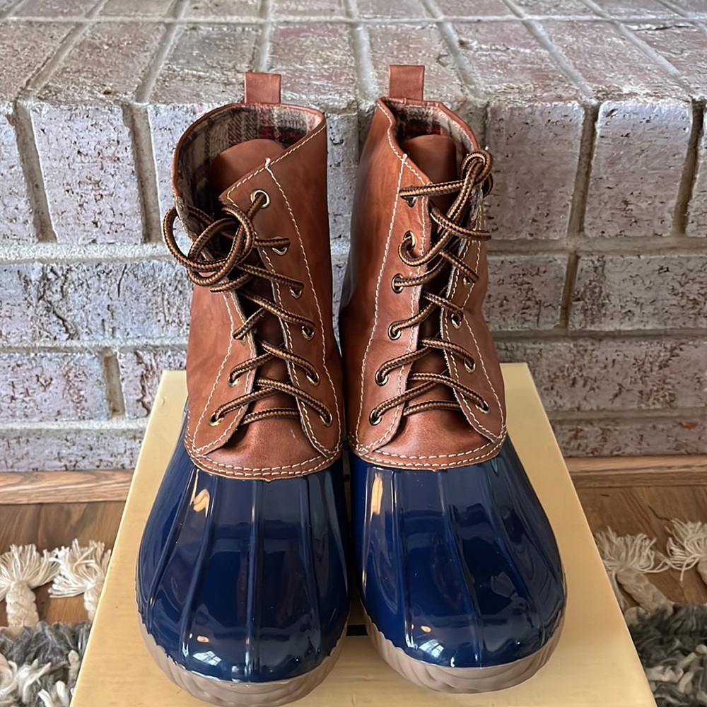 Yoki Women’s size 11 boots